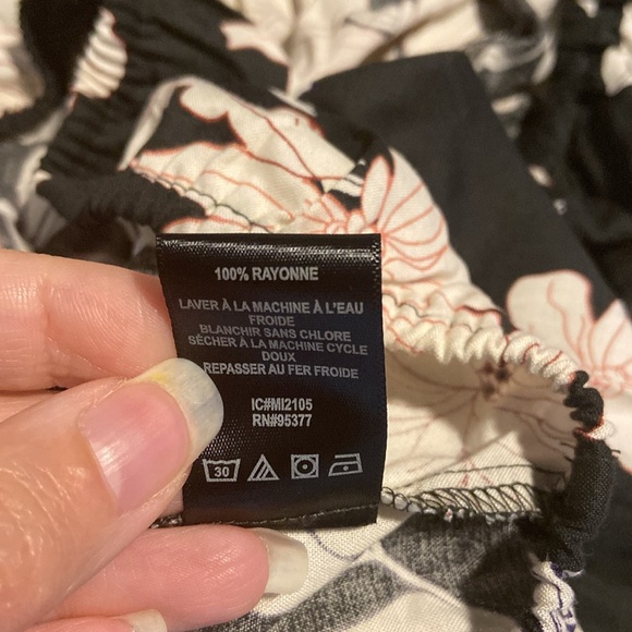 Sanctuary black, and white crop top - Picture 4 of 6